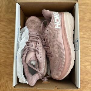 HOKA CLIFTON 9 NIB size 7.5